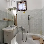 Erika Apartman *