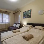 Erika Apartman Gyula