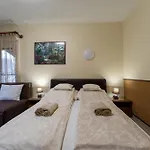 Erika Apartman *