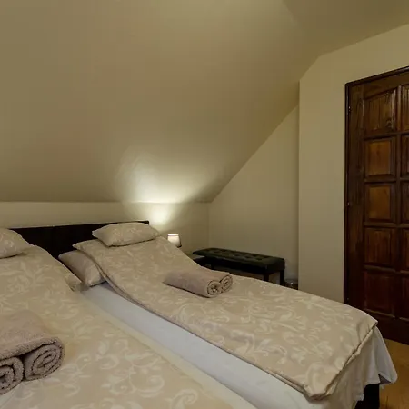 Erika Apartman *
