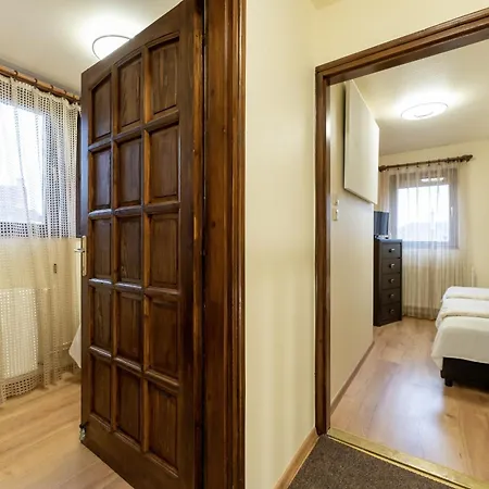 Erika Apartman Gyula