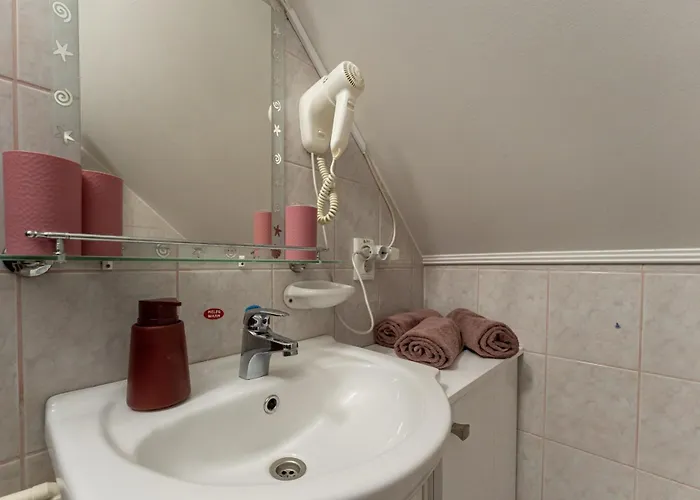 Erika Apartmanhaz דירה גיולה