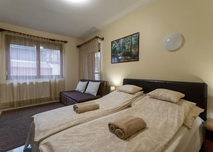 Erika Apartmanhaz דירה גיולה